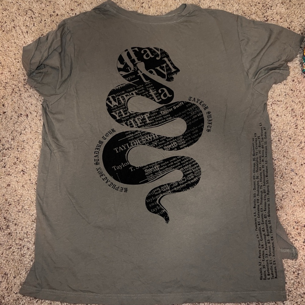 Taylor swift reputation tour tshirt size M women
